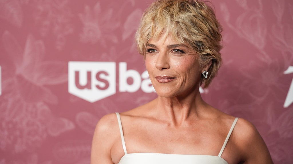 Actress Selma Blair arrested after allegedly biting flight attendant, being restrained on flight from LAX to JFK, source says — CBS Bay Area (KPIX), Marco Island Health news