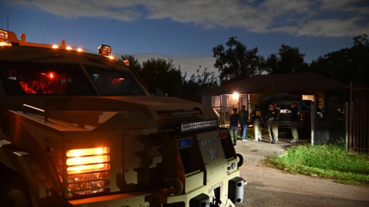 FBI, SWAT conducting operations at multiple Houston-area locations — KHOU 11 (Houston), Marco Island Sports news